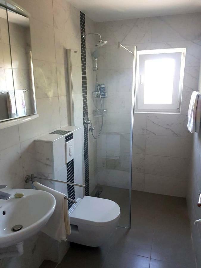Villa Niva วีร์ ภายนอก รูปภาพ