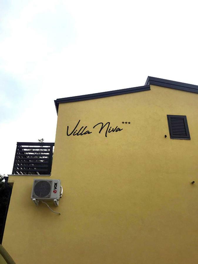 Villa Niva วีร์ ภายนอก รูปภาพ
